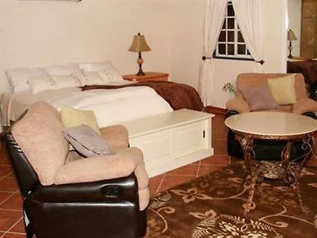 Club Arias Bed & Breakfast Savaneta