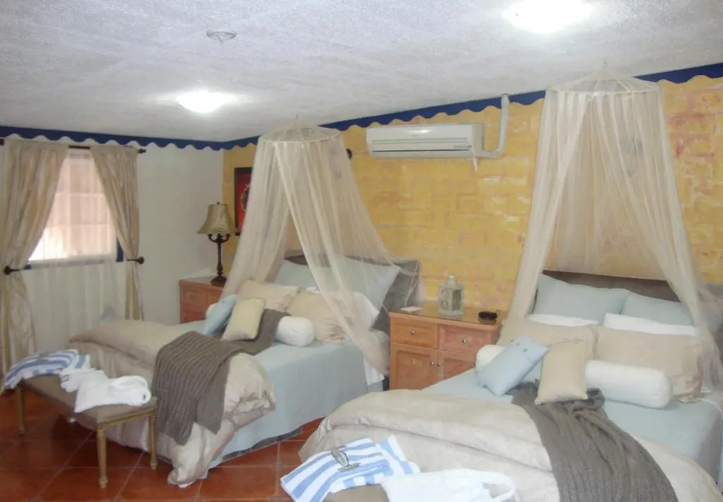 Club Arias Bed & Breakfast Savaneta